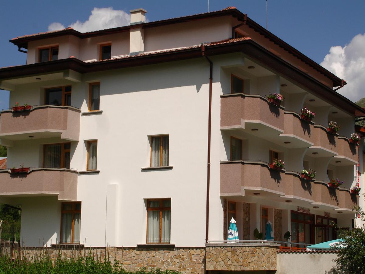 Yagodina Family Hotel Экстерьер фото